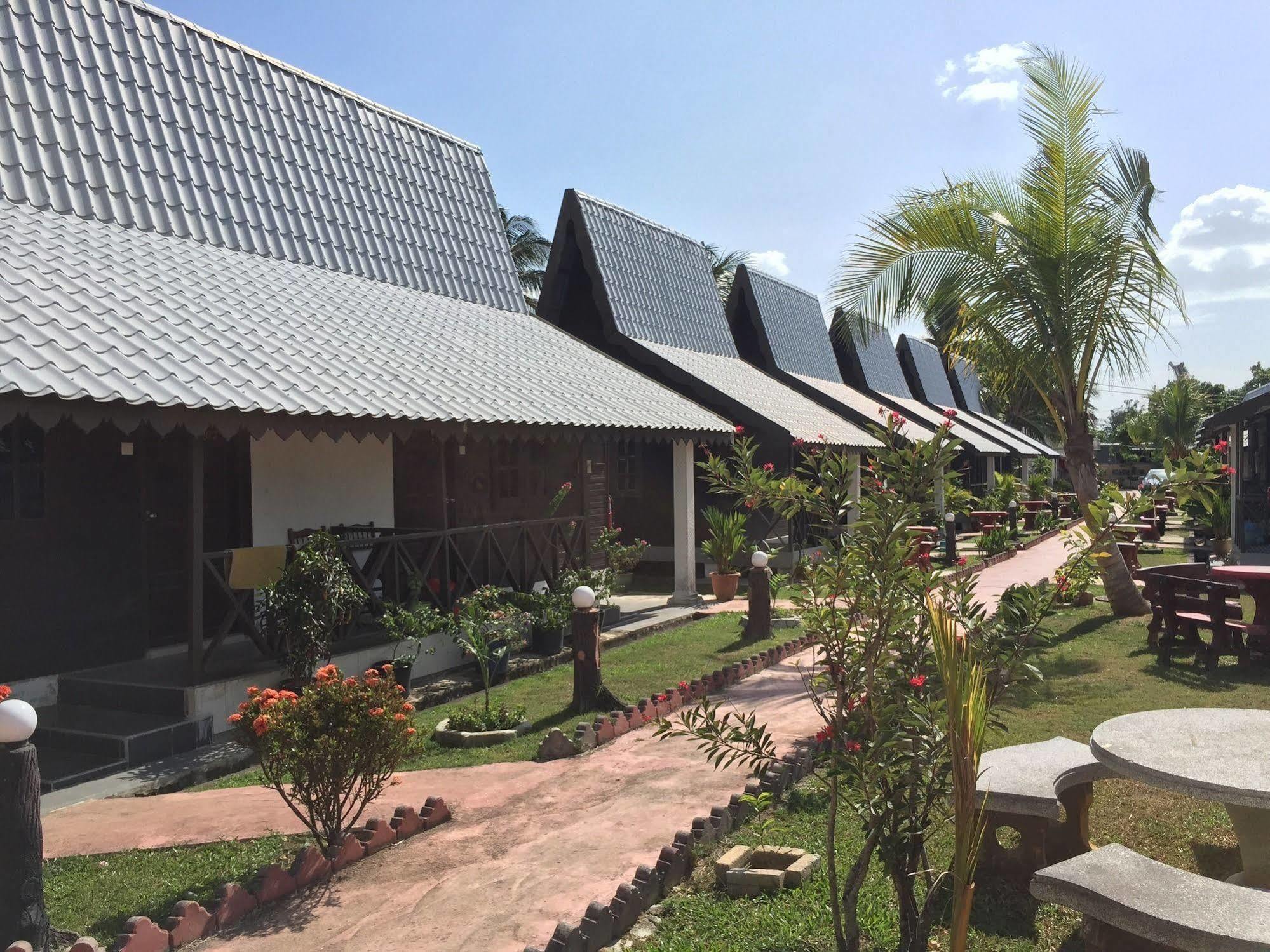 Rasa Senang Villa -Islam Guest Only Pantai Cenang  Esterno foto