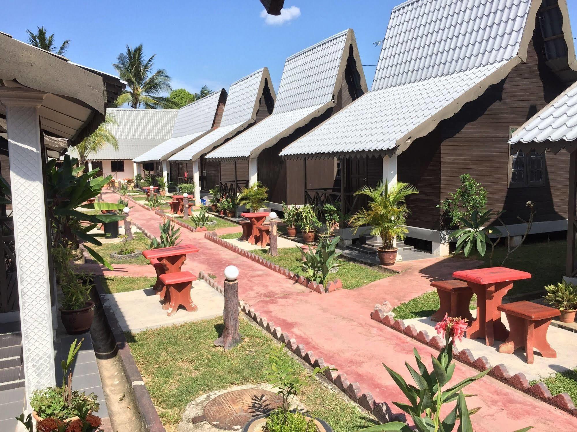 Rasa Senang Villa -Islam Guest Only Pantai Cenang  Esterno foto