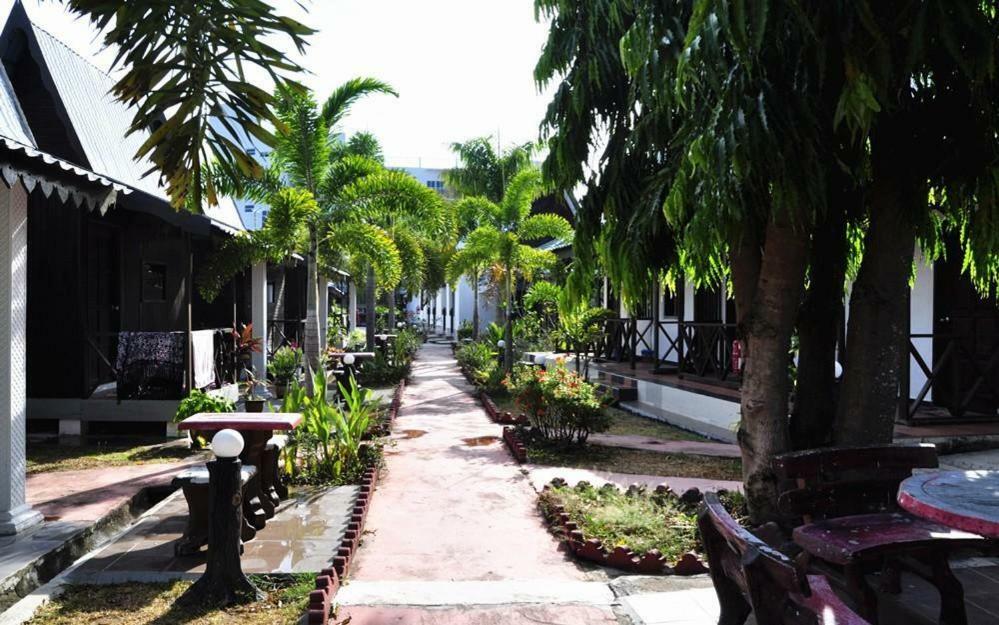 Rasa Senang Villa -Islam Guest Only Pantai Cenang  Esterno foto